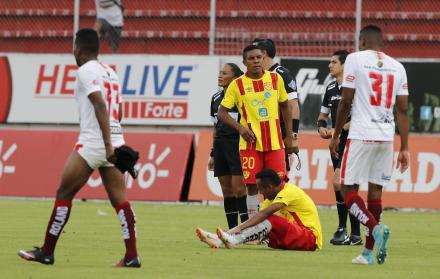 Los jugadores de Aucas nunca pudieron tomar las riendas del partido.