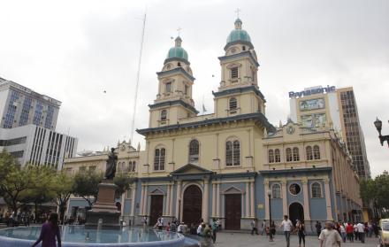 La pileta donde la mujer se sumergió se encuentra en el centro histórico de Guayaquil. 