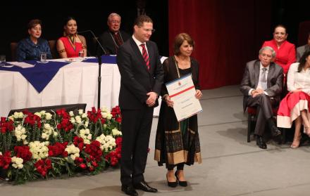 Solemnidad. El alcalde de Quito, Mauricio Rodas, fue el anfitrión de la sesión solemne que arrancó después de las 17:00, en el Teatro Sucre del Centro Histórico de la capital.