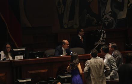 Cambios. Esta fue la primera sesión que dirigió Carlos Bergmann tras la destitución de José Serrano de la presidencia de la Asamblea, el viernes.