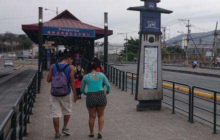 Servicio. La Metrovía sirve a 400.000 personas por día en Guayaquil.