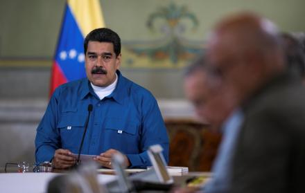 El presidente de Venezuela, Nicolás Maduro, habla durante una reunión con ministros en Caracas, Venezuela