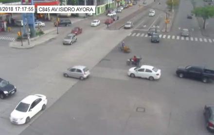 Varios semáforos dejaron de funcionar por apagón de luz varios sectores de Guayaquil. 