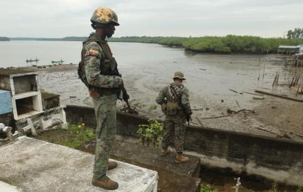 Referencial. El control militar en Esmeraldas se reforzó tras los atentados del grupo liderado por Guacho. 