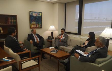 La delegación ecuatoriana, que también cuenta con la gerente del Banco Central de Ecuador, Verónica Artola, se encontró con dirigentes del Banco Mundial (BM) y del Banco Interamericano de Desarrollo (BID).