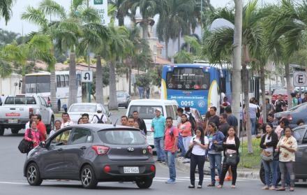 Hecho. Para algunos residentes, además de ruido y contaminación, los autobuses afectarán la calzada.