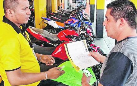 Babahoyo. Las grandes casas comerciales han optado por incluir la matriculación en cada moto vendida.