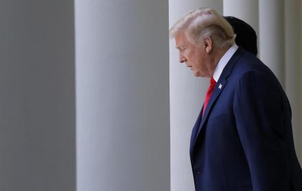 Los senadores explicaron en el texto que su objetivo es que Trump revierta “el rumbo de su decisión inhumana de separar a los niños de sus padres en la frontera”.