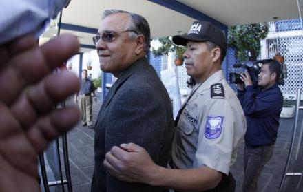 Versión. El exsecretario jurídico de la Presidencia, Alexis Mera, acudió ayer a la Fiscalía a dar una versión sin juramento en el caso de Fernando Balda.