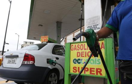 Referencial. La gasolina súper subió desde el 27 de agosto. Se analiza algo similar para el diésel industrial.