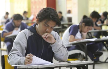 En Ecuador, la recepción de las pruebas de Bachillerato Internacional coincidió con el feriado nacional por el Día de los Difuntos e Independencia de Cuenca, el 2 y 3 de noviembre, en su orden. 