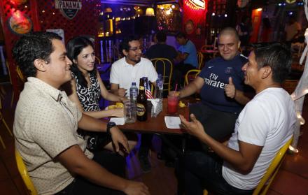Velada. El evento, organizado por la Alianza Francesa y el CEN, se lleva a cabo dos veces al mes en el centro.