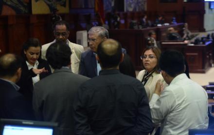 Correísmo. Aunque no era esperada, la legisladora Sofía Espín llegó para afrontar el proceso en su contra.