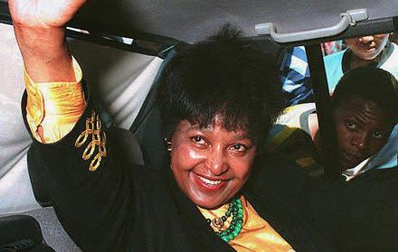 Conoció a Nelson Mandela en 1957. Se separaron en 1992.