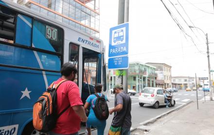 En Guayaquil también se instalan paraderos con acceso a Internet gratuito. 