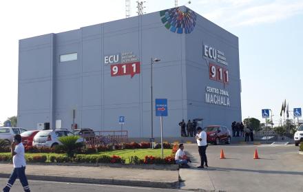 Johan Coronel Peñafiel, director Zonal del ECU-911 de Machala, declaró que enseguida se activaron los protocolos de seguridad y que las llamadas de emergencias fueron enrutadas al ECU-911 de Portoviejo (Manabí).