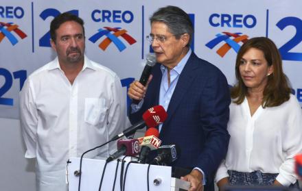 Es el presidente nacional del movimiento CREO. Fue candidato a la Prefectura del Guayas en las pasadas elecciones seccionales. Antes de ingresar a la política se desempeñó como presidente del gremio de productores y exportadores camaroneros.