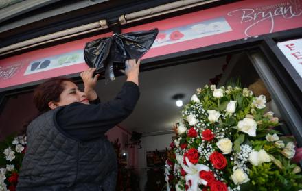 Homenaje. Vecinos de los periodistas colocaron lazos negros en sus viviendas.