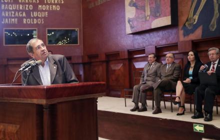 Presentación. Los vocales del Consejo Nacional Electoral (CNE) acompañaron a Rafael Estrella durante su exposición en el pleno de la Asamblea.