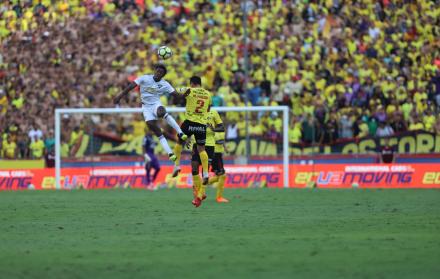 Barcelona se enfrenta a Liga de Quito en el estadio Monumental.