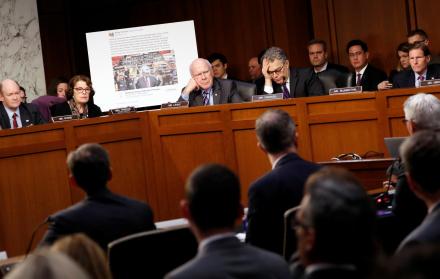 Con la nueva norma, que entrará en efecto el 11 de junio, las compañías que ofrecen servicios de internet podrían dar prioridad a unas plataformas sobre otras, e incluso bloquearlas.