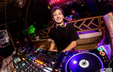 Hace más de un año tocando en Lost Beach Club en Montañita.