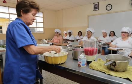 Gastronomía. Esta es una de las dieciséis carreras que se imparten a las mujeres que estudian en la fundación.