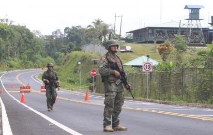 Controles militares luego del atentado.