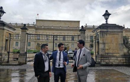 Los familiares del equipo periodístico, secuestrado y asesinado en la frontera entre Ecuador y Colombia en semanas pasadas, llegaron hasta la Casa de Nariño, en Bogotá.