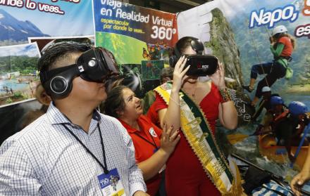 Tecnología. Los stands de Guayaquil y de la Amazonía sobre todo utilizaron cascos virtuales para mostrar los destinos turísticos a los visitantes.