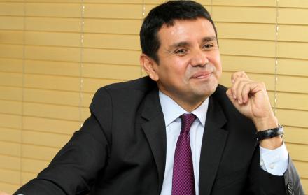 Ocupó algunos ministerios durante la gestión de Correa.