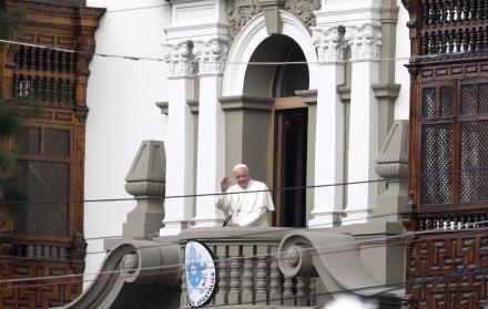 El papa Francisco saluda a los feligreses peruanos, este viernes 19 de enero.