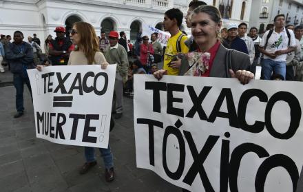 Activistas en contra de la petrolera protestaron en Quito.