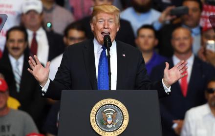 “Me reuní con el Departamento de Justicia por la desclasificación de varios documentos. Aceptaron publicarlos, pero aseguraron que hacerlo podría tener un impacto negativo en la investigación rusa”, dijo Trump vía Twitter.