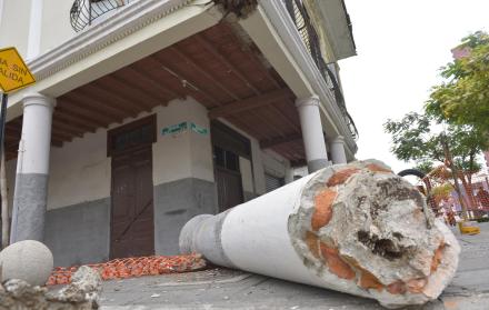 Un pilar de la casa patrimonial ubicada en las calles Imbabura y Panamá se cayó.