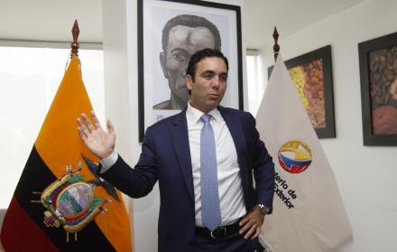 Para Pablo Campana, ministro de Comercio Exterior, restringir el ingreso de productos al país no será la solución para resolver los problemas económicos que el país tiene.