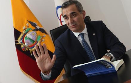 Guayaquileño. Ministro de Gobierno y de Justicia de Rafael Correa, de quien fue también su secretario particular. Preside la Judicatura.