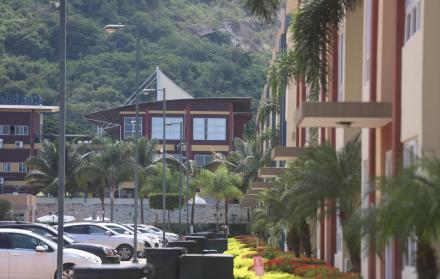 En Costalmar. La plaza y la ciudadela comparten la planta. Para evitar daños, el mall trata antes sus aguas.