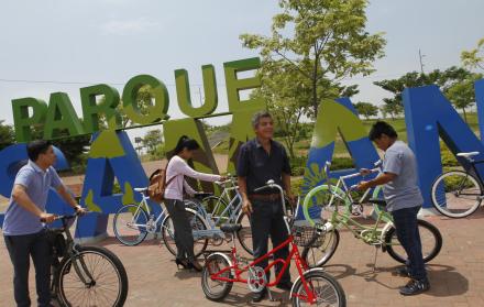 Con el objetivo de celebrar el Día de la Bicicleta y el de la Tierra, el parque Samanes realiza este sábado (16:00) la Bicitón 2018, lo cual implica una cicleada familiar de cinco kilómetros por el interior del parque, además de una sesión de bailoterapia