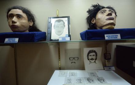 Identikits. Rostros reconstruidos de delincuentes son parte de los objetos de la galería ubicada en Quito.