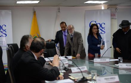 El Consejo aceptó ayer la renuncia de la secretaria de Transparencia, María Arboleda. En su lugar, estará la abogada Marcela Estrella Bucheli. También designó a Ángel Torres Machuca como defensor público encargado, en reemplazo de Ernesto Pazmiño, a quien