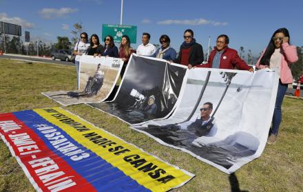 Viaje. Familiares de Javier Ortega, Paúl Rivas y Efraín Segarra viajaron a Cali. Esperan agilidad en los trámites.