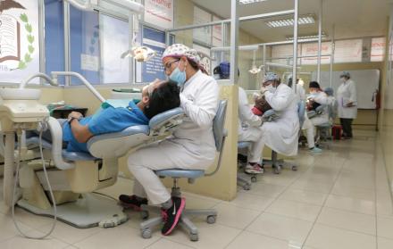 Trabajo. Las clínicas de Odontología están siendo fortalecidas para lograr la acreditación de la carrera. 