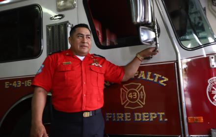 Servicio. Guillermo Lázaro tiene 52 años, 15 de ellos dedicados a la vida bomberil.