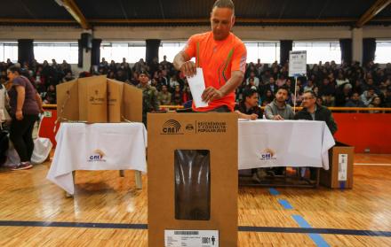 Ciudadano participa del simulacro electoral que se ejecutó el domingo 21 de enero del 2018.