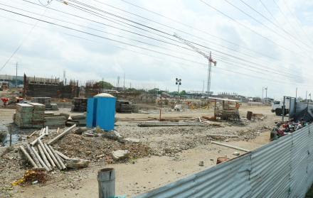 Proceso. Los trabajos en el predio frente a la feria de Durán llevan un avance del 19 %, informó el Servicio de Contratación de Obras (Secob).