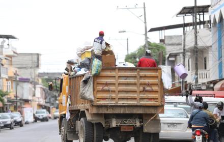 Espera. La recolección de la basura en el cantón se la realiza de manera antitécnica.