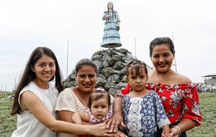 EXPRESO congregó a cinco Narcisas en el cantón Nobol. Cuatro de ellas pertenecen a una misma familia.