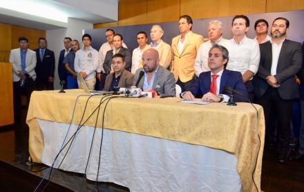 Unidad. Los representantes de la LigaPro se reunieron en un edificio de Guayaquil para determinar las conclusiones democráticamente.