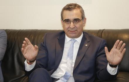 En el régimen de Rafael Correa fue titular de los ministerios de Justicia y del Interior y además secretario particular de la Presidencia de la República. 